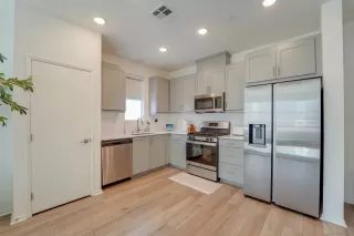 Photo #4: 250000700 Listing