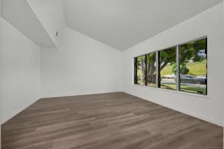 Photo #4: 250018903 Listing