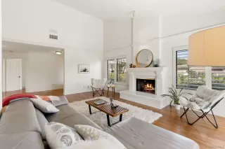 Photo #4: 250020540 Listing