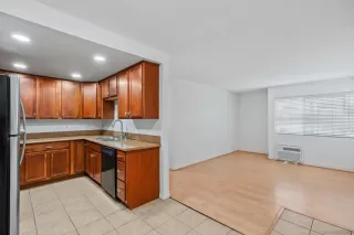 Photo #5: 250020801 Listing 