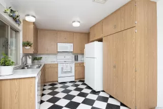 Photo #5: 250021010 Listing