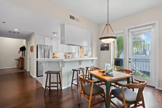 Photo #5: 250021350 Listing