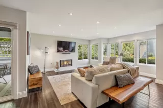 Photo #4: 250022101 Listing