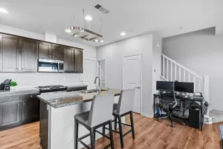 Photo #2: 250022257 Listing