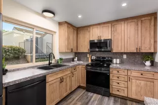 Photo #3: 250022601 Listing