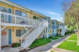 More Details about MLS # 250023067 : 12616 LAKESHORE DR UNIT 6
