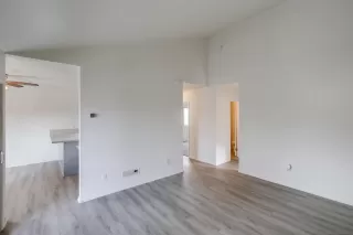 Photo #3: 250023089 Listing 