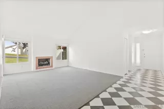 Photo #3: 250023854 Listing