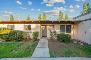 More Details about MLS # 250023978 : 1210 GREEN GARDEN DR UNIT 3