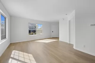 Photo #3: 250024889 Listing