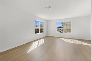 Photo #4: 250024889 Listing