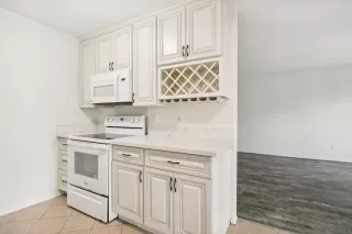 Photo #5: 250024923 Listing