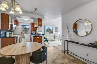 Photo #6: 250025136 Listing