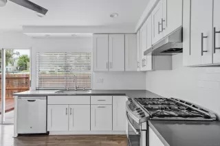 Photo #2: 250025151 Listing