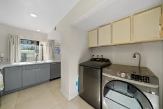 Photo #4: 250025354 Listing