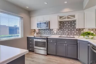 Photo #5: 250025369 Listing