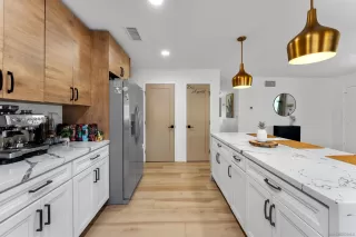 Photo #4: 250025651 Listing