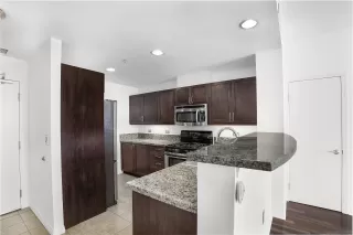 Photo #3: 250026079 Listing