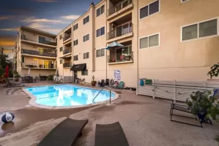 Photo #5: 250027215 Listing