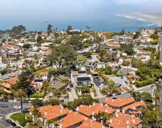 More Details about MLS # 250027731 : 7715 IVANHOE AVE