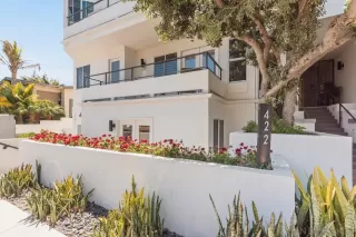 More Details about MLS # 250027786 : 422 ROSECRANS ST. UNIT 1