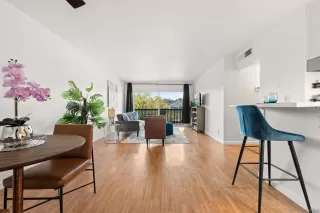 More Details about MLS # 250028025 : 6202 FRIARS RD UNIT 215