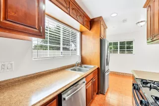 Photo #5: 250028026 Listing