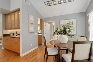 Photo #4: 250028204 Listing