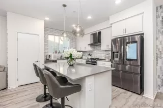 Photo #3: 250028426 Listing