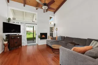 Photo #4: 250029371 Listing