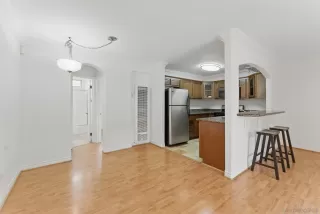 Photo #5: 250029838 Listing