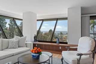 Photo #5: 250029860 Listing