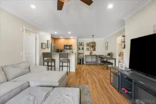 Photo #5: 250030000 Listing 