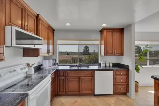 Photo #5: 250030417 Listing