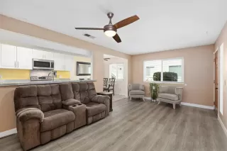 Photo #4: 250031929 Listing