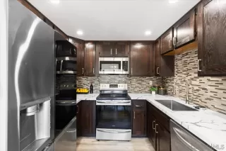 Photo #5: 250032004 Listing 