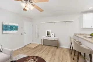 Photo #5: 250032396 Listing