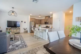 Photo #1: 250032545 Listing