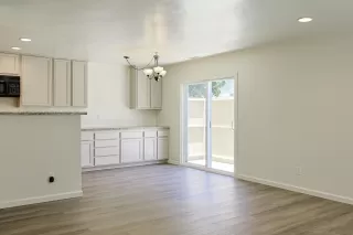 Photo #6: 250032603 Listing