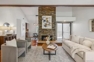 Photo #4: 250032807 Listing