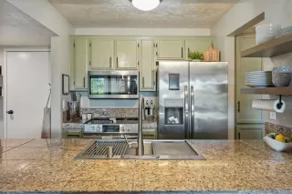 Photo #2: 250033175 Listing