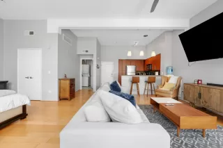 Photo #2: 250034603 Listing