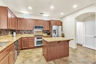 Photo #5: 250034610 Listing