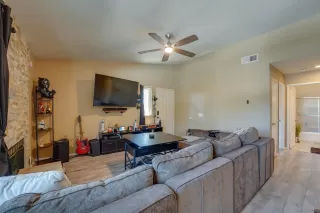 Photo #4: 250034789 Listing