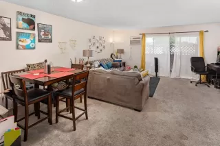 Photo #2: 250034898 Listing