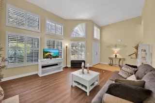 Photo #1: 250035597 Listing 