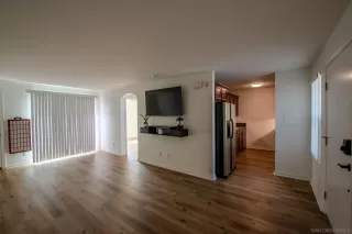 Photo #5: 250035923 Listing