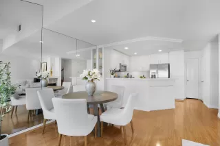 Photo #3: 250036201 Listing