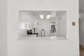 Photo #2: 250036854 Listing