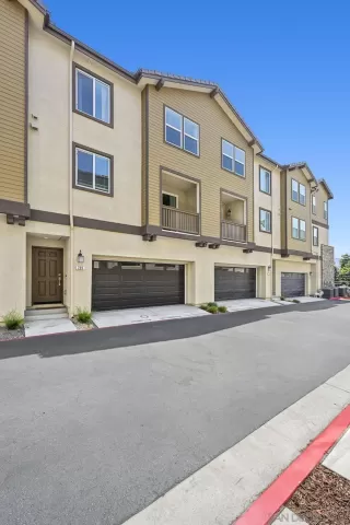 Photo #1: 250037096 Listing